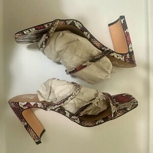 BRAND NEW NEW YORK AN COMPANY BRENDI SNAKESKIN PRINT SANDAL